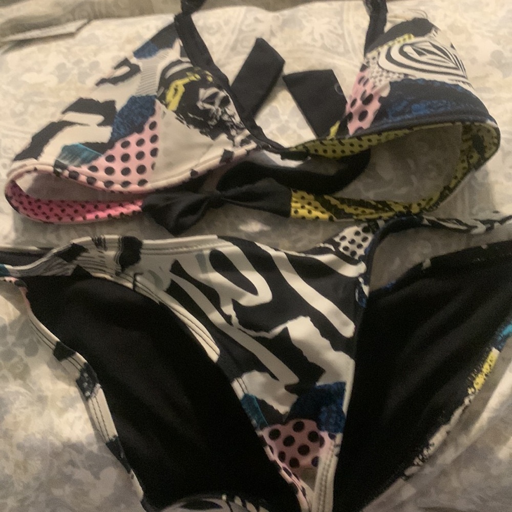 Volcom reversible bikini - Picture 3 of 4